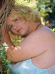 Young Blonde Plumper!
